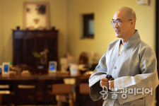 그대 청년인가요? 청靑년들의 나를 찾아가는 여행-JustBe 홍대선원장 준한 스님