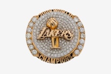 경매로 나온 NBA 월드 챔피언십 우승반지