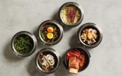 겨울철 갓 지은 솥밥 한 그릇