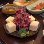 입안에서 살살 녹는다! 육회도 먹고, 꽃삼겹도 먹을 수 있는 서울 꽃등심 맛집 6