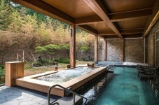 추운 겨울도 문제없는 야외 온천 리조트 4