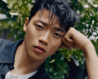 <에스콰이어>가 숨겨뒀던 미남 공격수 황희찬의 B컷 공개