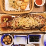 밑반찬을 푸짐하게 내주는 횟집 4