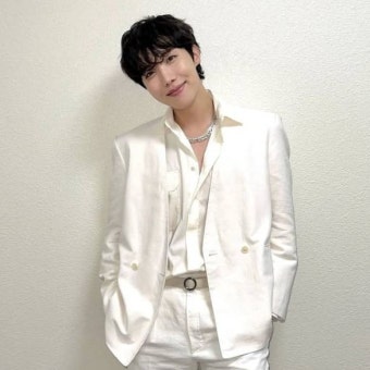 올해 롤라팔루자 베를린의 헤드라이너로 서는 BTS 제이홉