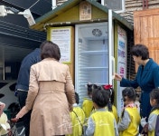 미추홀구 용화어린이집 원생들, 공유냉장고 체험 통해 나눔의 가치 익혀