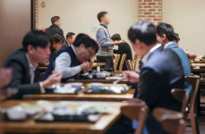 외식·구내식당 가격 상승에 직장인들 한숨...점심 한 끼가 두려운 시대 