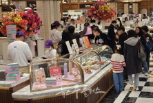 CU, 신세계백화점과 디저트 혁신…DESSERT CU 팝업 전격 오픈
