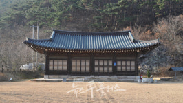 조선후기 궁궐 고(古) 목제 건축물 두 체 융문당 · 융무당