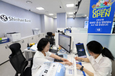 신한은행, 외국인 맞춤 독산동 외국인중심영업점 개점