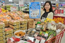 롯데마트, 7말8초 나들이 먹거리 할인 돌입