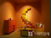 [포토] 서울리빙디자인페어, 한 눈에 띄는 색감의 몬타나 가구