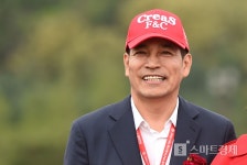 [크리스 F&C KLPGA 챔피언십] 시상식 참석한 크리스 F&C 우진석 회장[포토]