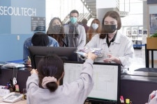 서울과학기술대, 코로나19 극복 위해 외국인 학생에 격려 물품 전달