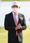 (롯데렌터카 여자오픈) KLPGA 개막식 시상식에 참석한 김현수 사장[포토]