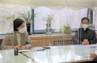 유은혜 부총리 겸 교육부장관, 대학 방역 관련 서강대 현장 방문