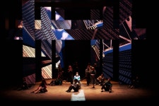 [거침없이 연극리뷰] 인간과 비인간의 경계를 허무는 연대와 공존 따뜻한 근미래 사회 서울예술단의 뮤지컬 천 개의 파랑