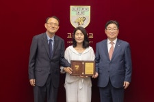 박준희 에이치케이피파트너스 대표, 남편 모교인 고려대에 인봉장학금 1억원 기부