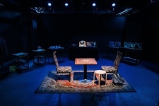 [거침없이 연극 리뷰] 가해자이자 피해자의 서사 흑백다방 1991…흑백처럼 구분될 수 없음의 긴장감