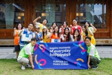 한국마즈(유), 발라당 입양센터서 유기견 산책 봉사 진행