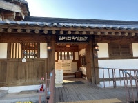 [김건표의 톡 쏘는 톡 터뷰] 금관가야국·경남 김해 연극 해반천에 뜬 경전船 아래 김수로왕릉 길가 답사기…이정화 연출가 희곡작가와 연출... 