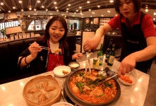 마포 공덕동 맛집 ‘원당감자탕’, 차별화된 감자탕과 빨간낙지로 고객 입맛 사로잡아