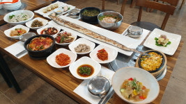 제주도 에코랜드 근처 맛집 ‘손맛촌’, 통갈치구이와 전복뚝배기 등 다채로운 요리 선보여