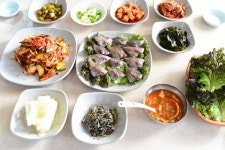“자리회 체험 어디서?” 모슬포 자리물회 맛집 ‘돈지식당’, 푸짐한 식사 선보여…