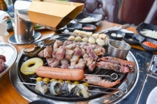 피로를 달랠 수 있는 제주 성산읍 흑돼지 맛집… ‘오름채’, 오는 25일부터 야외수영장 무료 개방