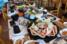 오이도맛집의 터줏대감 오이도횟집, 신선한 제철 해산물과 대게로 가득찬 한상차림