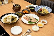 비발디파크맛집 메밀막국수와 육회, 수육의 환상조합 홍천메밀가