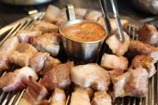 제주 삼양해수욕장에 위치한 흑돼지 맛집..? ‘오도록흑돼지’, 현지인들이 즐겨찾는 깊은 풍미 음식 선보여
