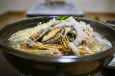 문경맛집 ‘초계백숙’, 토종닭과 산낙지, 활전복 등 해산물 함께 사용한 특별한 백숙으로 ‘눈길’