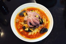 “전망이 뛰어난” 제주 조천 함덕해수욕장 맛집 ‘문어아저씨 함덕점’… 문어짬뽕 선사