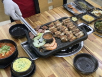효리네민박단골집 ‘월정리 그때그집’, 사장님이 직접 구운 흑돼지구이 맛볼 수 있는 월정리흑돼지맛집