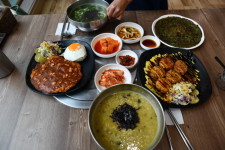 “가족여행객 맞이” 제주 표선 해비치리조트 근처 맛집? ‘표선칼국수’… 감칠나는 맛으로 승부