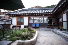 가을은 독서의 계절, 그림같은 숙소에서 마음의 양식까지 채워볼까가을의 끝, ‘북스테이(Book Stay)’ 할 수 있는 에어비앤비 숙소