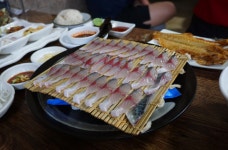 제주 공항근처 맛집 고등어회 ‘원담’ 횟집 12월 제주도 밤에 가볼만한곳으로 인기
