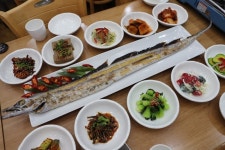 제주도 서귀포 중문 가볼만한곳 갈치조림 전문 ‘기원뚝배기’, 은갈치와 밑반찬으로 전국 입맛 사로잡아