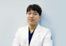 60대 임플란트, 붓기와 통증 잡는 것이 ‘중요’