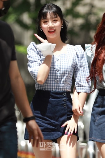 [포토] (여자)아이들 수진, 꽃이 들어오네