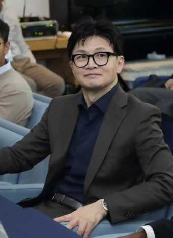 한동훈이 역전승을 꿈꾼다면?... 야당 비대위원장이라 생각하고 싸워야