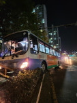 시내버스 인도 돌진…운전기사 의식 잃어