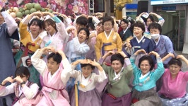 부산진시장 110주년 맞아 성년 맞은 110명 대학생 초청