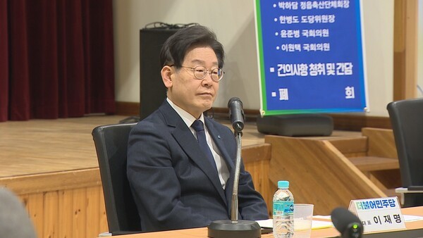 민주당 당 대표 후보와 최고위원 후보, 당원들, 250명이 익산시 수해 현장에서 복구 작업에 도움
