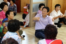 강진원 강진군수, 병영여자경로당 찾아…온열질환 예방 당부