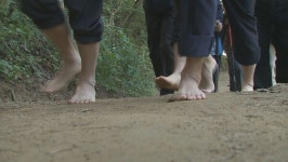 맨발 걷기 열풍…건강 챙기며 힐링
