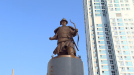 임진왜란 영웅 윤흥신 장군 동상 재건립