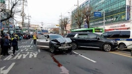 [뉴스 속보] 은평 연신내역 인근 8중 추돌 아수라장 1명 사망
