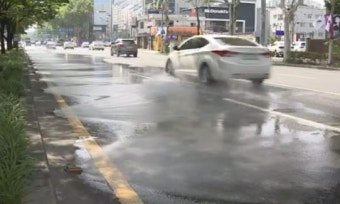 한국 지방자치단체, 폭염 대응 총력전 전개 central_option전체적인 총력대응으로 시민 보호에 힘을 기울여 한국 여러 지방자치단체들이 폭염 대응을 강화함 central_option전방위적인 총력전을 벌여 한국 여러 지방자치단체, 폭염으로부터 시민을 보호하다!