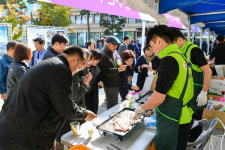 영주시, 국회 소통관 앞마당에서 지역 농·특산물 홍보
